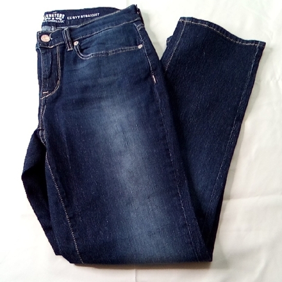 signature/ Levi Denim - Blue Straight Leg Jeans with Classic Dark Wash